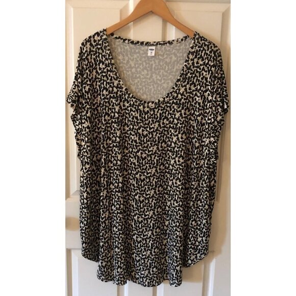 Woman's Old Navy Plus Size Leopard Print Crew Neck T-shirt Soft Blouse - Picture 2 of 9